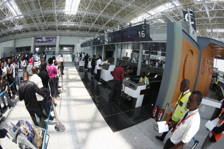 Transferência de vôos internacionais para o Novo Aeroporto fecha a 1 de Março.