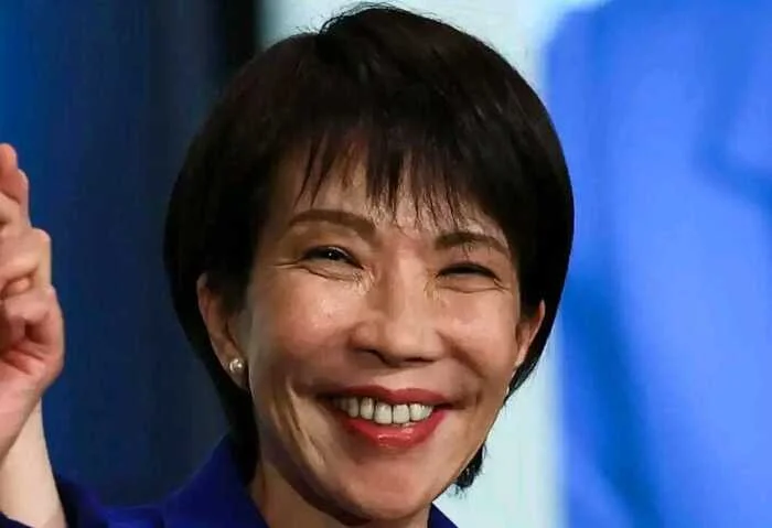 Na missiva enviada a Tóquio, o Chefe de Estado angolano felicitou a governante japonesa em nome do Executivo angolano e em seu próprio nome, sublinhando que a vitória nas urnas representa a renovação da confiança do povo japonês na sua liderança. Segundo João Lourenço, a reeleição de Sanae Takaichi permitirá a continuidade de políticas com impacto na consolidação do Japão enquanto potência industrial, tecnológica e económica de dimensão global. O estadista angolano destacou ainda a importância do papel do Japão no cenário internacional, reconhecendo os avanços alcançados sob a liderança da primeira-ministra. João Lourenço aproveitou ainda a ocasião para convidar Sanae Takaichi a efectuar uma visita oficial a Angola, com o objectivo de dar seguimento ao diálogo e à cooperação que têm marcado as relações entre Luanda e Tóquio.