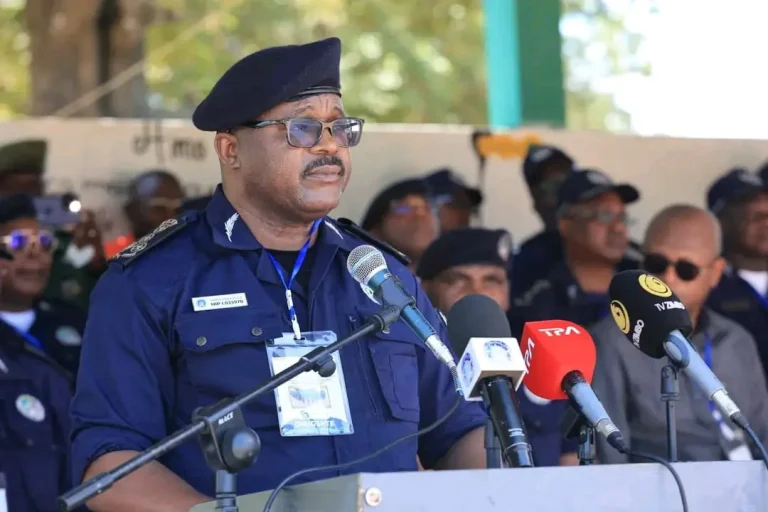 exorta novos agentes a servirem a pátria com honra e mérito.