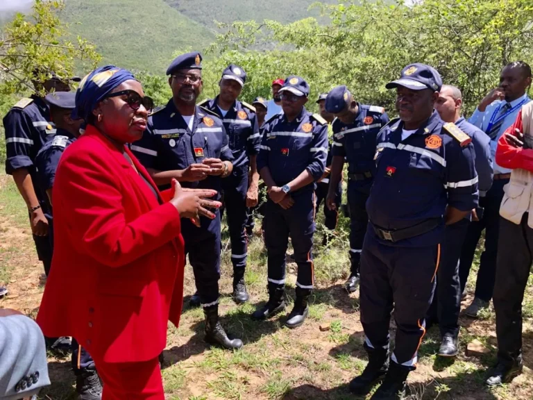 Comandante do SPCB avalia terreno para futuro Centro de Treinamento na Humpata.
