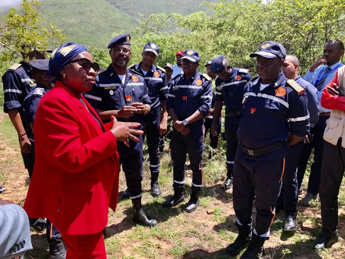 Comandante do SPCB avalia terreno para futuro Centro de Treinamento na Humpata.