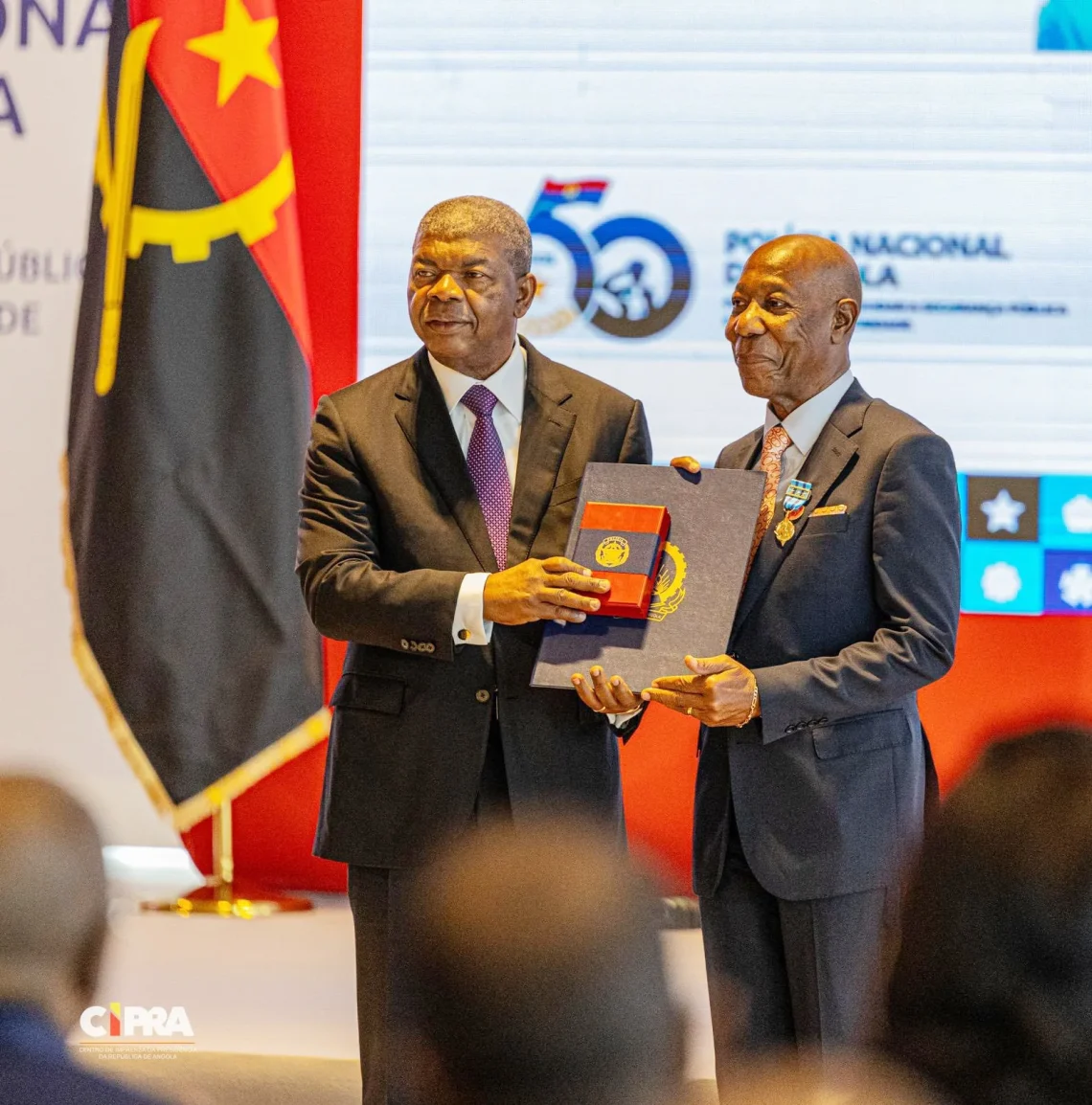 Distinguidos efectivos da Polícia Nacional.