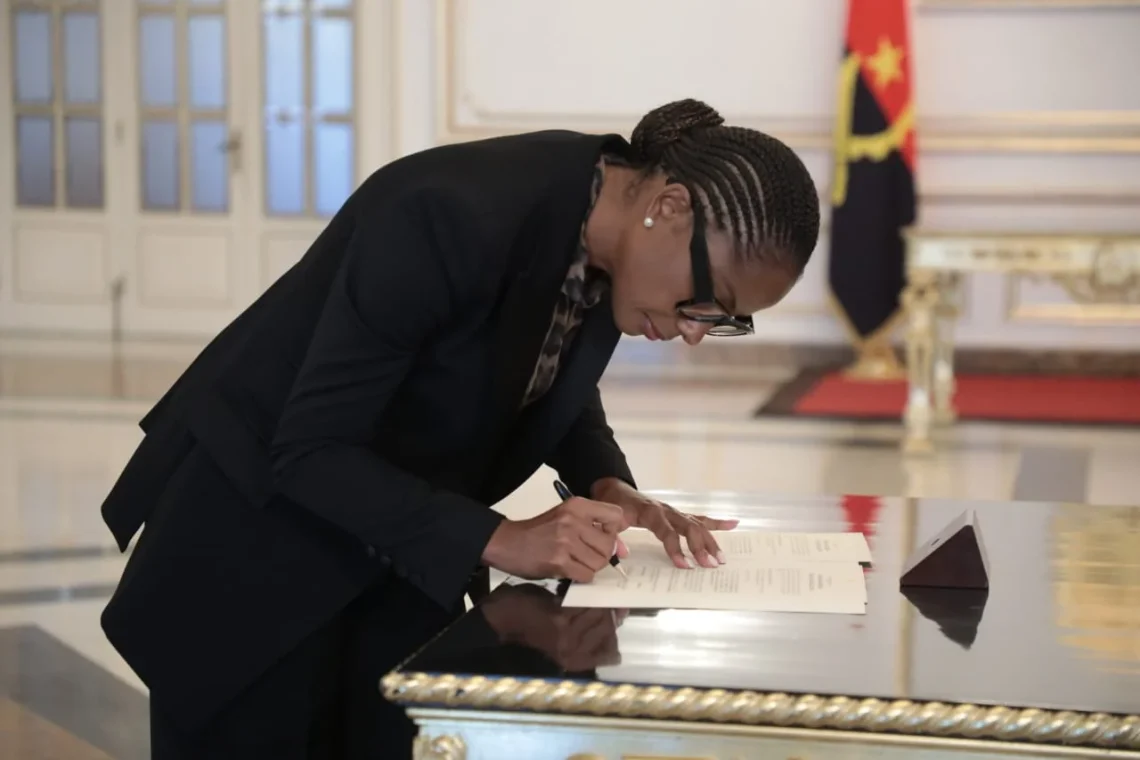 Presidente da República empossa nova ministra da Educação