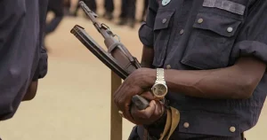 Polícia Nacional lança plataforma digital para recadastramento obrigatório de empresas de segurança privada