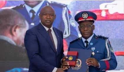 Manuel Homem condecora efectivoS da PN