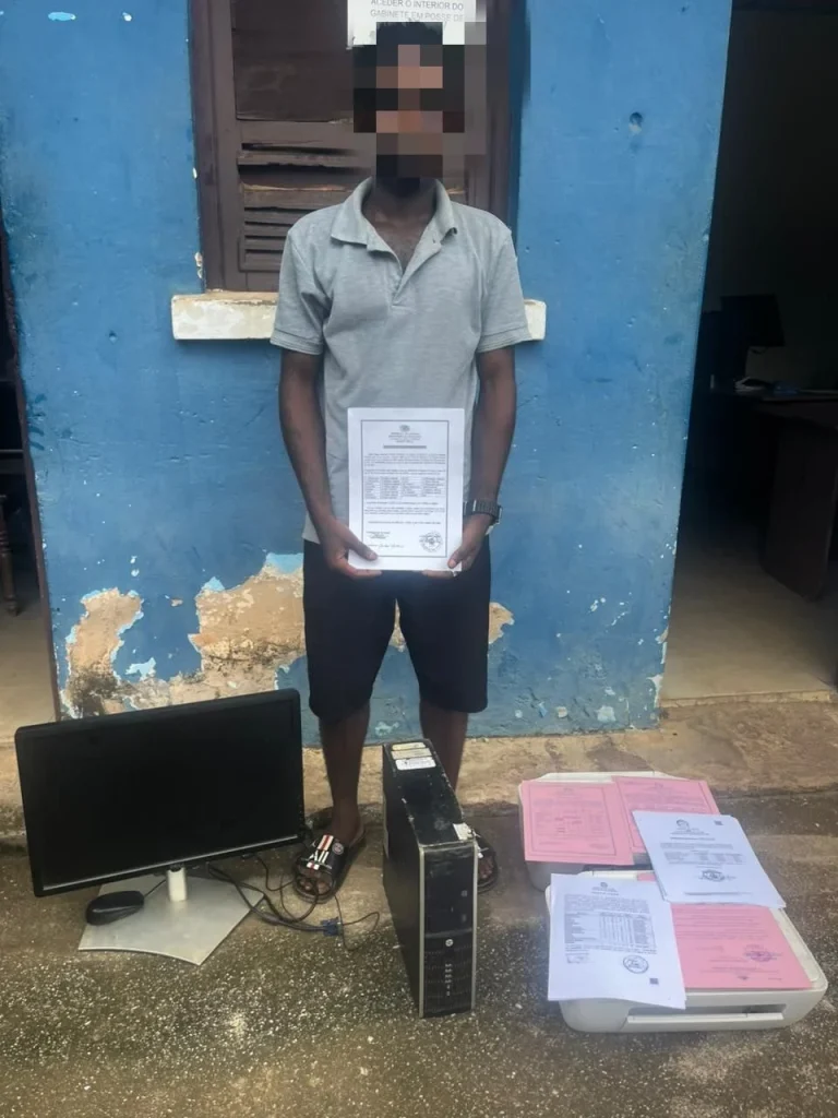 falsificação de documentos.