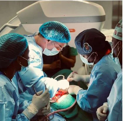 primeira cirurgia de escoliose em Angola.