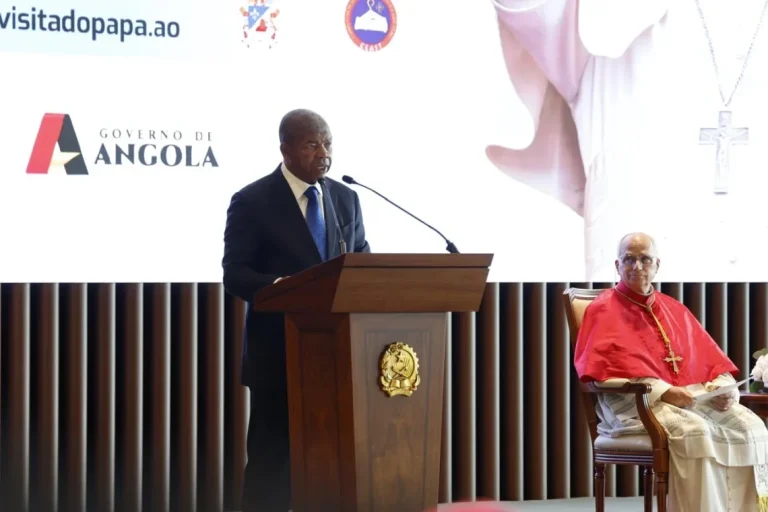interacção entre o Estado e a Igreja Católica .