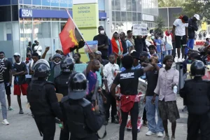Amnistia denuncia detenções arbitrárias e repressão violenta em Angola e Moçambique