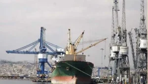 Porto do Lobito vai aumentar profundidade para atracar maiores navios.