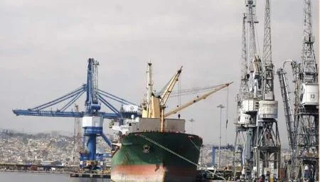 Porto do Lobito vai aumentar profundidade para atracar maiores navios.