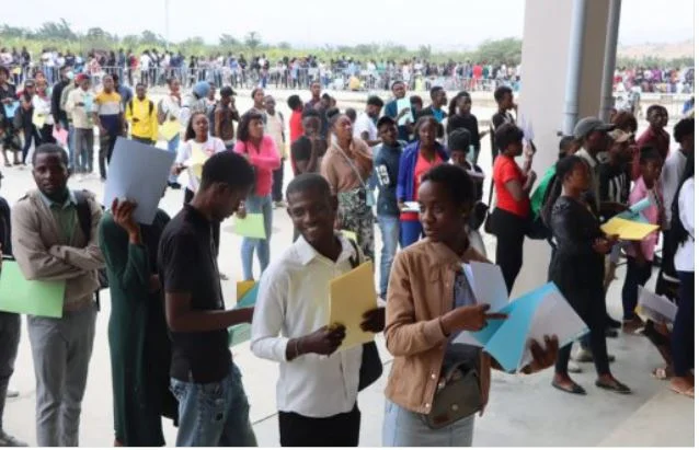 Saúde anuncia concurso público com seis mil vagas.