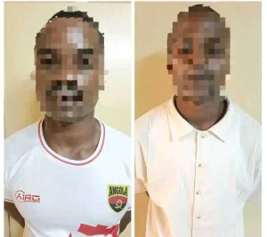 SIC detém dois falsos agentes da Polícia Nacional por posse ilegal de fardas e arma de fogo.