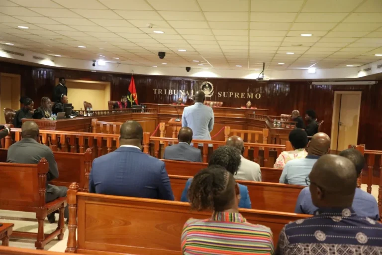 Tribunal julga juiz acusado de defraudar mais de 480 milhões de kwanzas e um milhão de dólares.