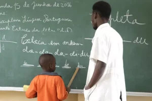 Falta de professores deixa mais de mil crianças fora do sistema de ensino no município de Viti Vivali